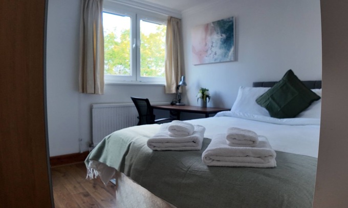 Thamesfield Apartamento | Stylish 5BR/3BA Duplex in Prime London Zone 2 | Near River, Tube & Parks
