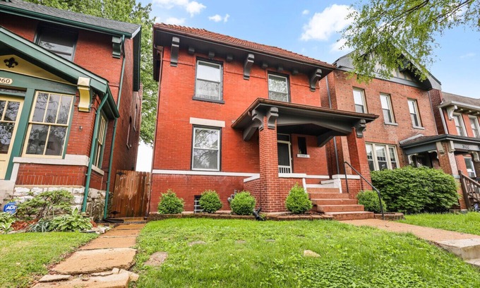 Tower Grove South Casa | Stylish 5BR | Near Downtown | Private Backyard