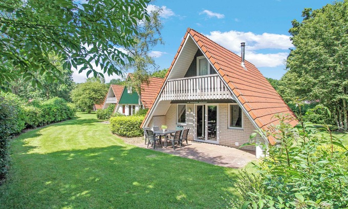 Gramsbergen Casa | Stylish 6-person bungalow with a renewed look in the Vechtdal, featuring a dishwasher, washing machine, Wi-Fi and terrace – enjoyment for young and old.