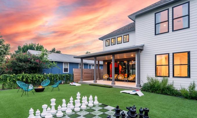 Chestnut Casa | Stylish 6BR Home 7 Minutes from Downtown—Sleeps 12