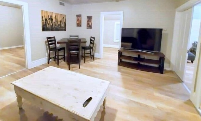 Two Rivers Apartamento | Stylish 9th St Stay in Two Rivers - Upper - Walk to the Beach and Downtown!