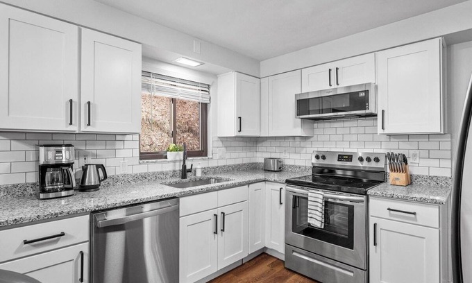 Wexford Casa | Stylish & Accessible 6Bd Home in Wexford/Pittsburg