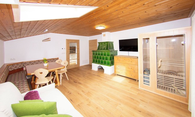 Valle San Silvestro Apartamento | Stylish alpine apartment with tiled stove, sauna & panoramic view