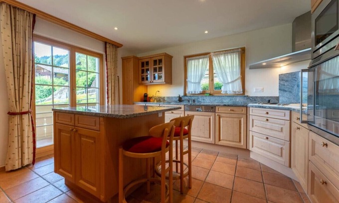 Rougemont Apartamento | Stylish Alps apartment near Rougemont Village with mountain views.