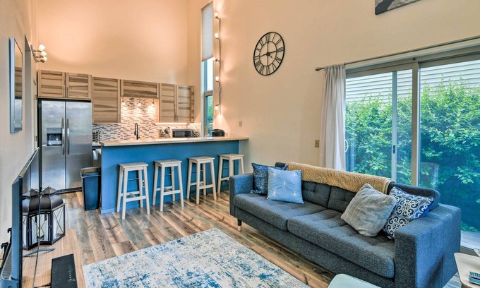 South Addition Casa | Stylish Anchorage Townhome ~ 1 Mi to Downtown