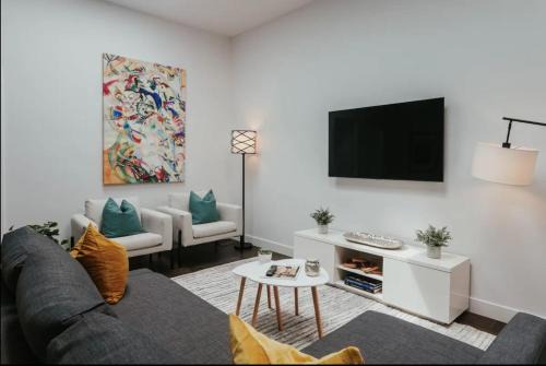 La Petite-Patrie Apartamento | Stylish and bright 2bdr near St-Hubert Plaza