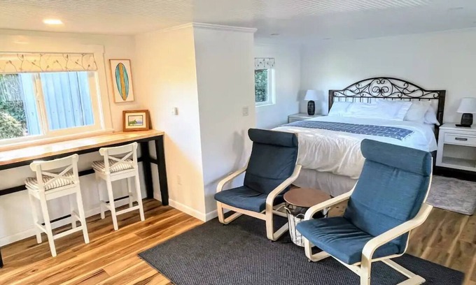 Arcata Casa | Stylish and Bright-Downtown
