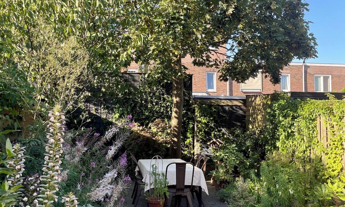 Municipality of Haarlem Casa | Stylish and comfortable 1930s house within biking distance of the beach