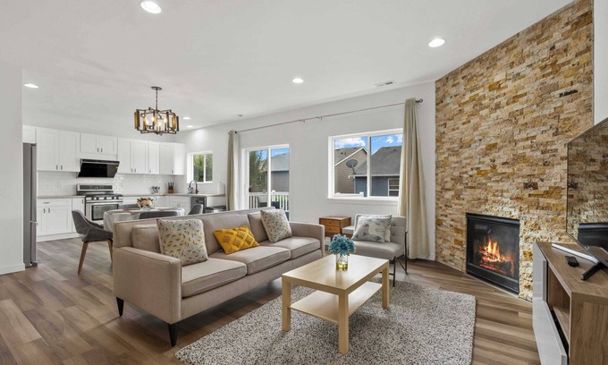 Bothell Casa | Stylish and Contemporary Retreat on 223rd Place SE - Perfect Getaway Spot #41847