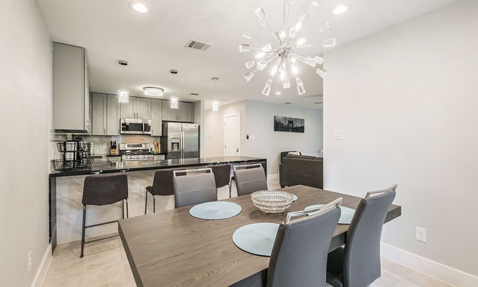 Spring Branch East Casa | Stylish and cozy~ springbranch.
