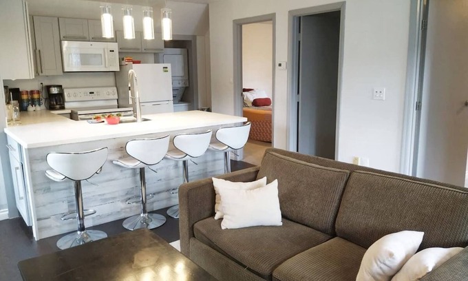 Northeast Anchorage Casa | Stylish and cozy with view to the mountains!