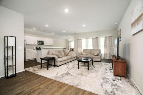 Broken Arrow Casa | Stylish and Luxuriously Furnished 3BedRoom Getaway