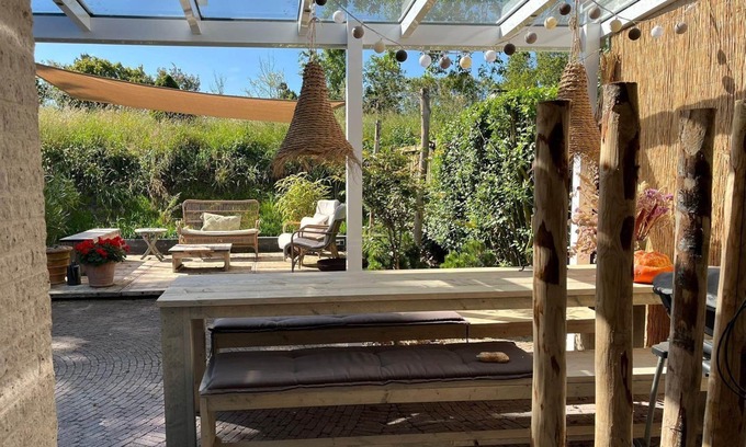 Ouddorp Casa | Stylish and modern bungalow within walking distance (1.5 km) from the beach.