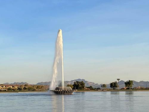 Fountain Hills Apartamento | Stylish and Prestigious - 2 Bed 2 Bath On The Avenue
