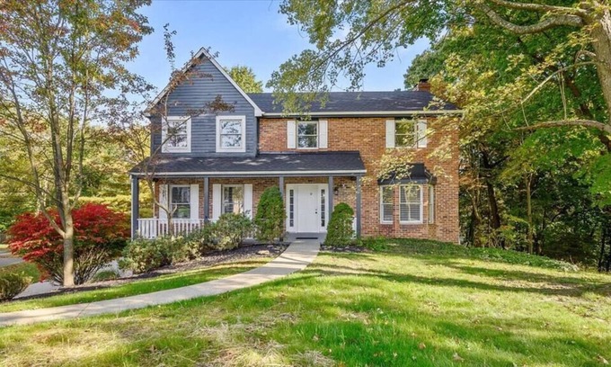 Ingomar Casa | Stylish and Spacious 5 Bedroom House in Wexford/Pittsburgh with Game Room