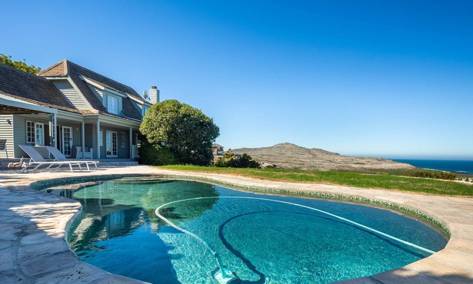Scarborough Casa | Elegante y espacioso bungalow de lujo con vistas a la piscina y al mar