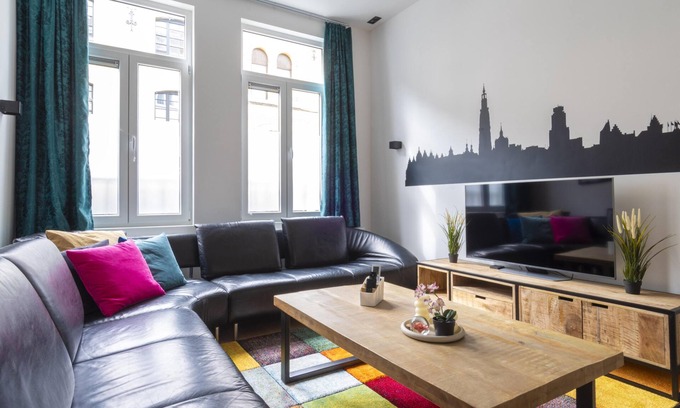 Amandus - Atheneum Apartamento | Stylish Antwerp Apartment Near MAS Museum