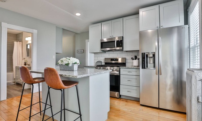North Andover Apartamento | Stylish Apartment Near Downtown & Major Highways