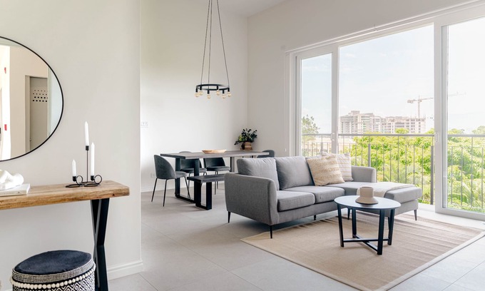 Escazú Apartamento | Stylish Apartment w/ Workspace, Pool & Gym