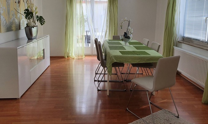 Trossingen Apartamento | elegante apartamento con terraza!