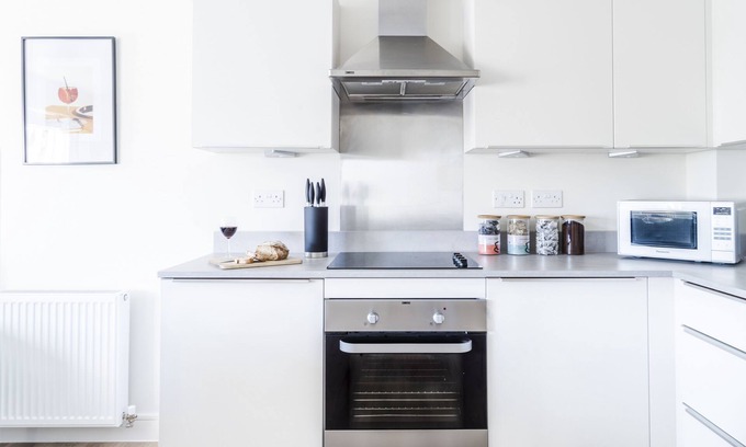 Ashford Apartamento | Stylish apt w/ 2 bathrooms & free private parking