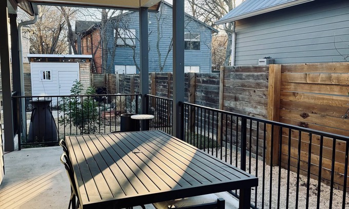 Highland Casa | Stylish Austin Home of a Local Creative Entrepreneur – Pet-Friendly!