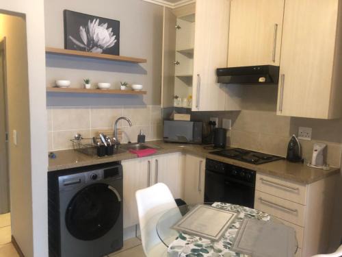 Lone Hill Apartamento | Stylish Bachelor Pad in the Heart of Fourways