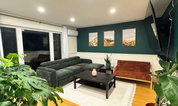 Ottawa Division Casa | Stylish basement bedrooms