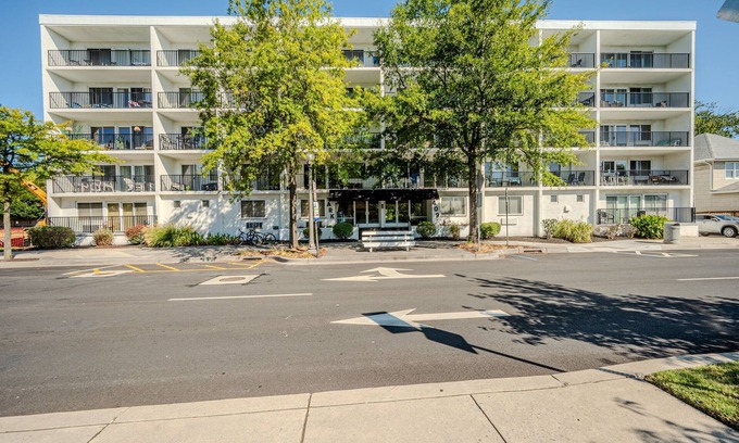 The Pines Condominio | Stylish Beach Condo in the Heart of Downtown Rehoboth Beach!