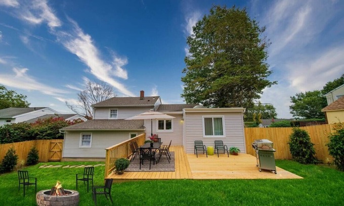 Cove - East Side - Shippan Casa | Stylish Beach Home near Stamford Downtown/Beach