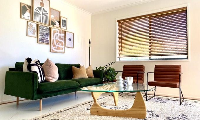 Bilinga Apartamento | STYLISH BEACHSIDE PARADISE I SUNLIT COMFORT on THE GOLD COAST