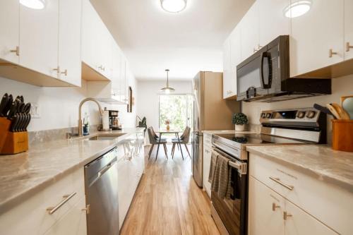 West Bellevue Apartamento | Stylish Bellevue Stay half mile to downtown