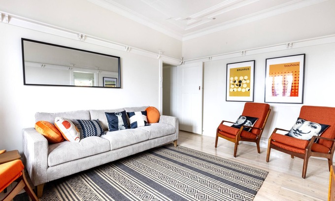 Bondi Beach Apartamento | Stylish Bondi Beach pad moments from sand & surf
