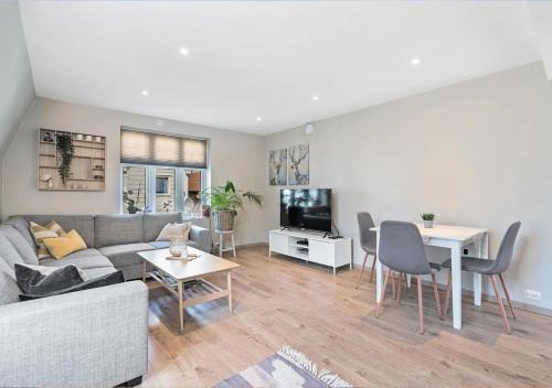 Egersund Apartamento | Stylish & Bright Penthouse - Office - 5 Star Location!