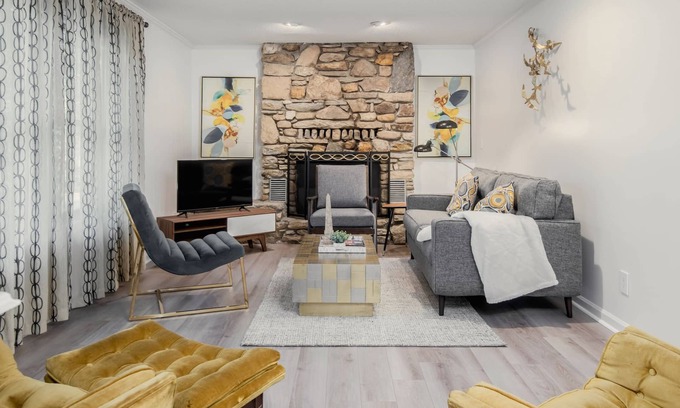 Hendersonville Casa | Elegante cabaña cerca del centro