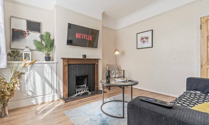 Welford Casa | Stylish & Central 3 Bed House | Parking & Garden