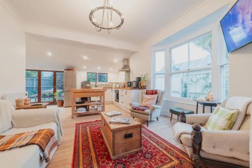 Christchurch City Centre Casa | Stylish Central Cottage - Modern Heating & Parking