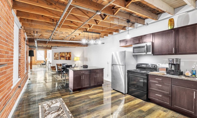 Detroit Apartamento | Stylish Chic Retreat At Lafayette Lofts 1 Bedroom Apts by RedAwning