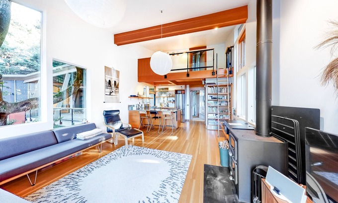 Cape Meares Casa | Stylish Coastal Retreat W/ Private Deck, Scenic Surrounding, Full Kitchen & WiFi