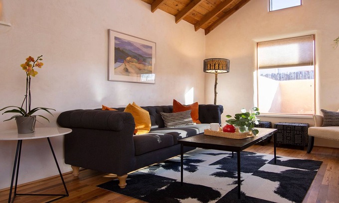 Baca Street Condominio | Elegante condominio en el moderno distrito de Baca Railyard