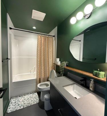 East Village Apartamento | Stylish Condo, Riverview, Downtown East Village, Mins to Stampede, Saddledome