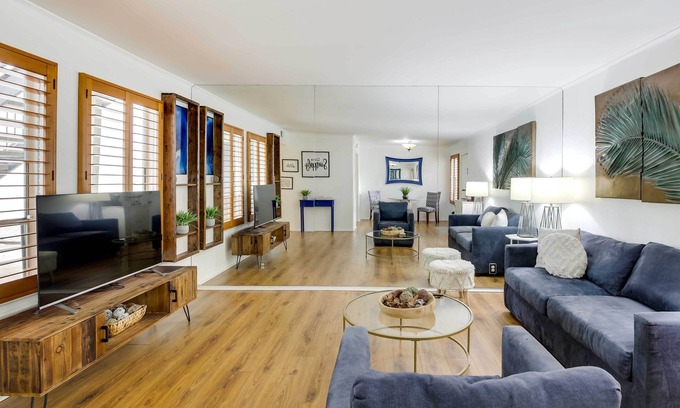 Knox - Henderson Condominio | Stylish Condo w/ Pool in Knox Henderson!