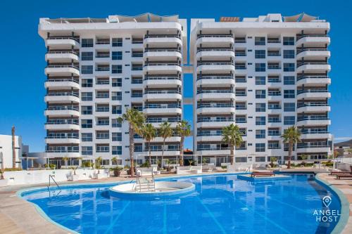 La Paz Apartamento | Stylish Condo with Pools Gym Sunset Bay Views