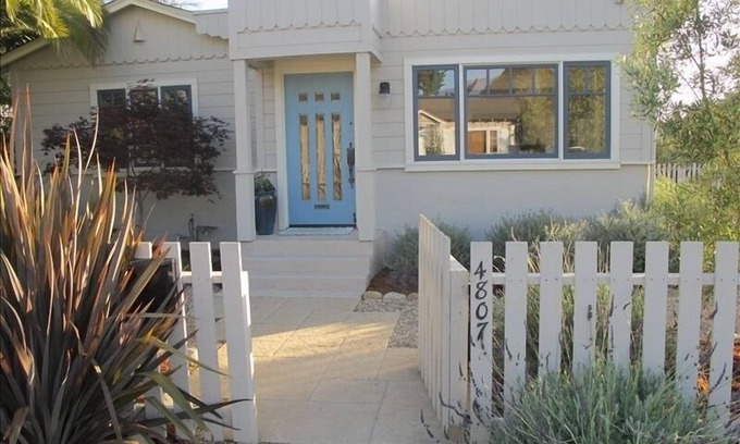 Carpinteria Cabaña | Elegante Cottage Retiro por el mar 2 en Carpinteria con Encanto