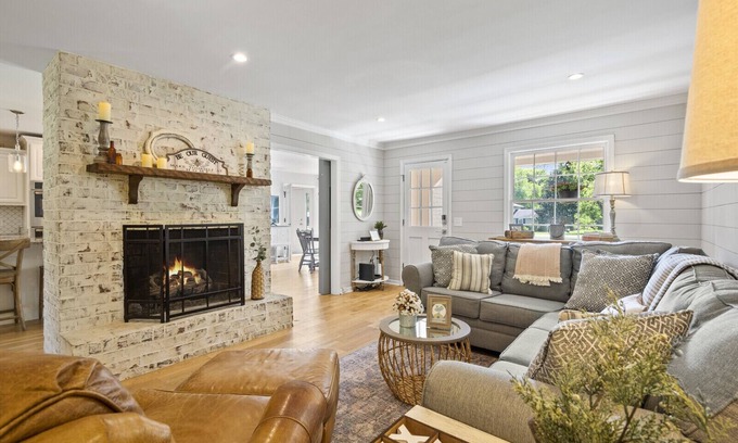 Franklin Casa | Stylish Country Cottage of Franklin - Large Families - 5 min to Downtown
