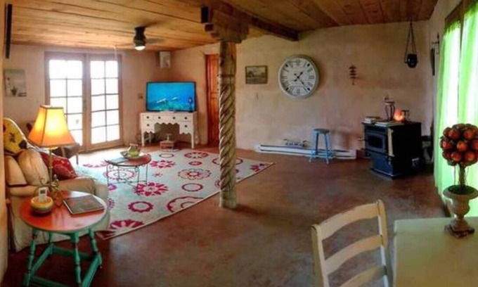 Canoncito Casa | Santa Fe Stylish Country Casita, Views, Wifi, AC