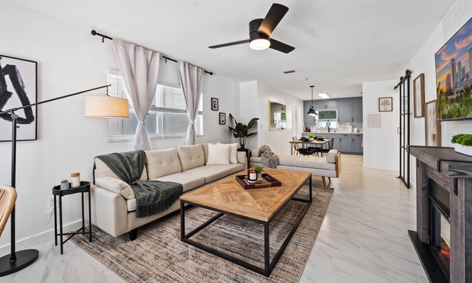 Oakford Park Casa | Stylish & Cozy Family Gem ~ 5 Star Location ~ Backyard