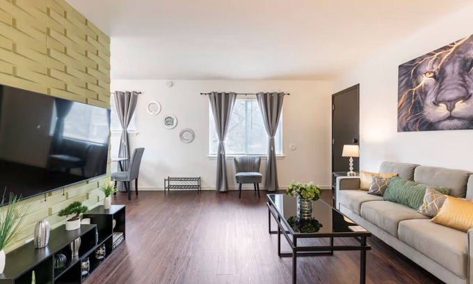 Florissant Apartamento | Stylish & Cozy: Fully Furnished Long-Term Rental in Florissant, MO