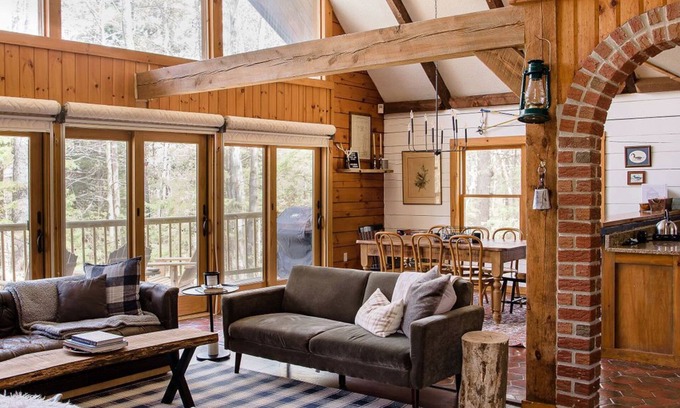 Wardsboro Cabina | Stylish, cozy log cabin between Mt. Snow & Stratton