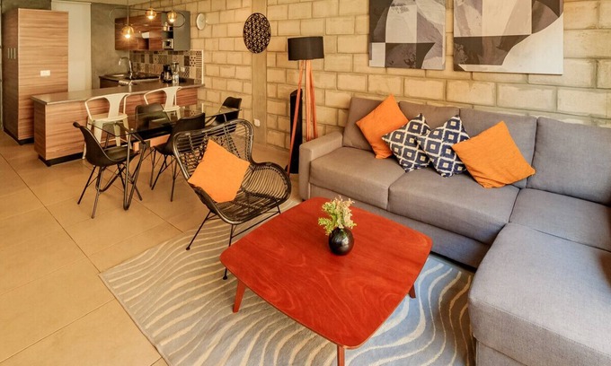 Centro de Guadalajara Apartamento | Stylish Designer Loft w/Gym & Coworking | 2 BD | Tribu Colón